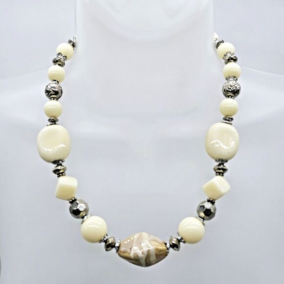 Chunky Statement Necklace Glass Ivory Tone Marbled Silver Accent Rose Bead Facet - Picture 8 of 9